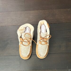 Minnetonka Cream and Tan Moccasins